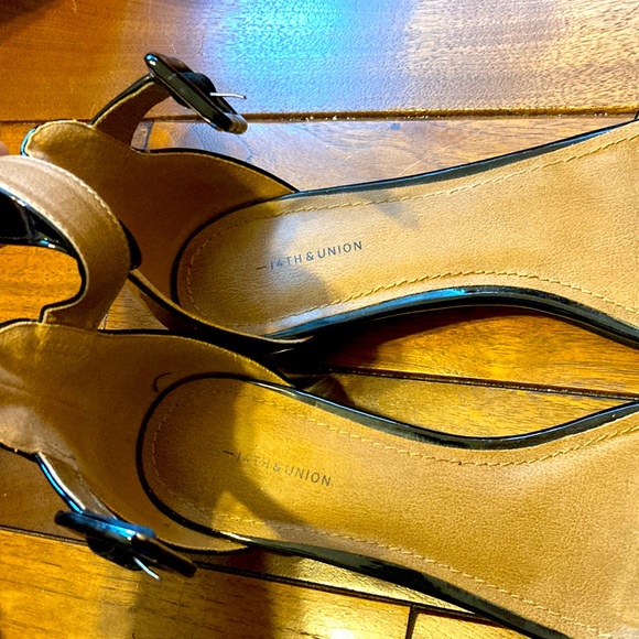 14th & Union W 7.5 7 1/2 Black Slight Wedge Heel Sandals - Picture 3 of 6